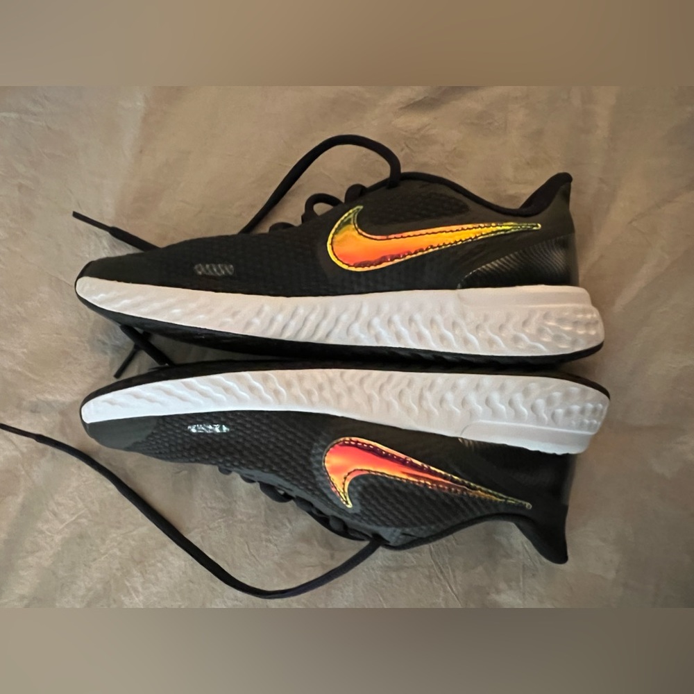 Youth size 4 Nike revolution